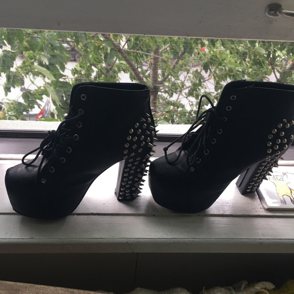 Spiked platform boots - Picture 1 of 10